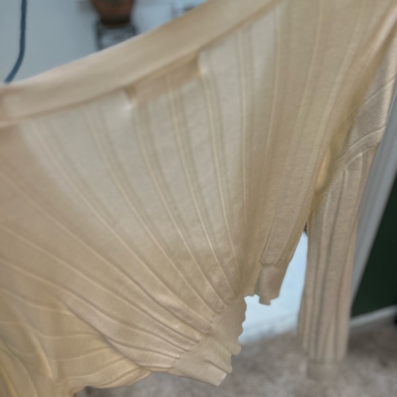 Used Native small sweater/wrap - Picture 2 of 3